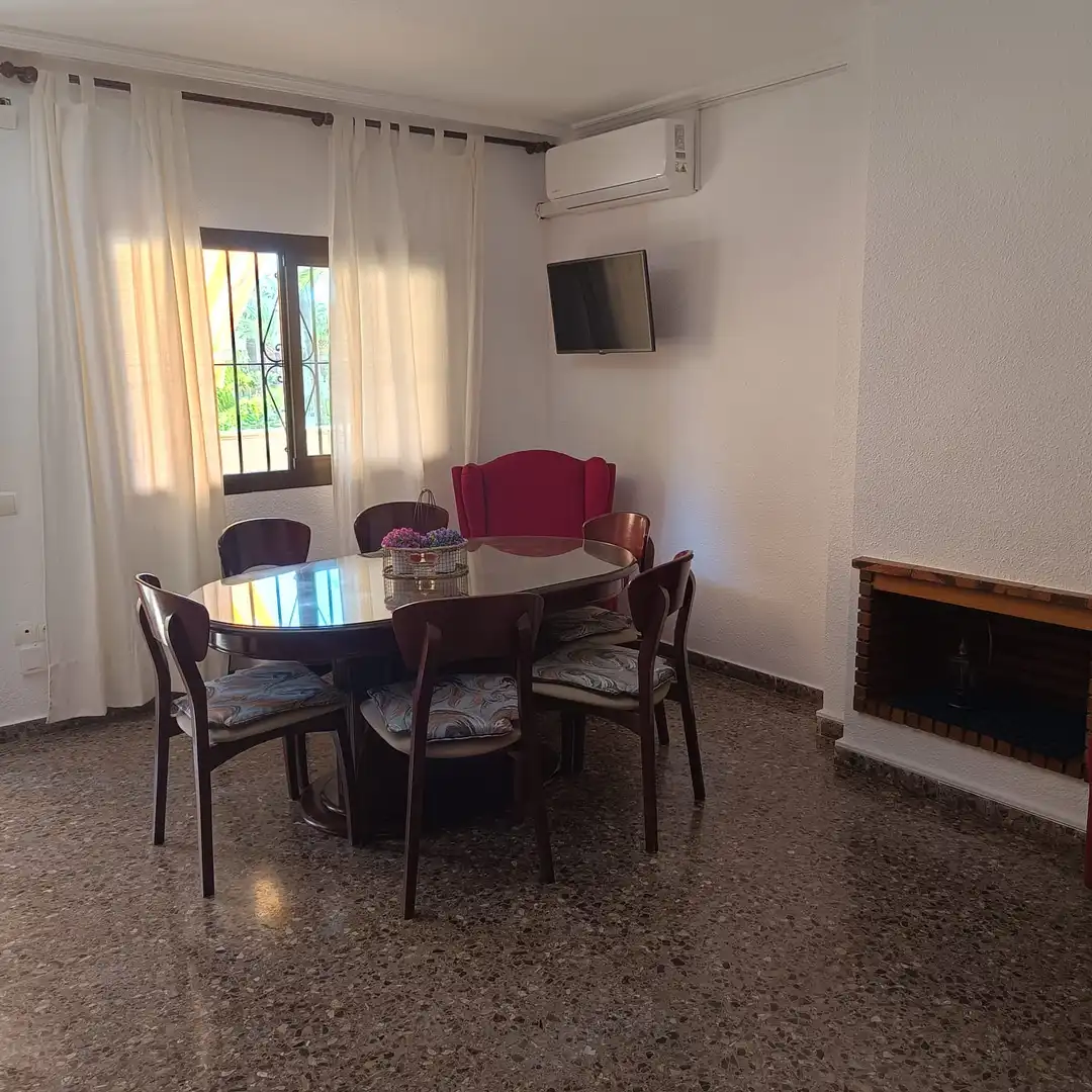 Comedor de Apartamento de alquiler en La Pobla de Farnals con Aire acondicionado, Calefacción y Jardín privado