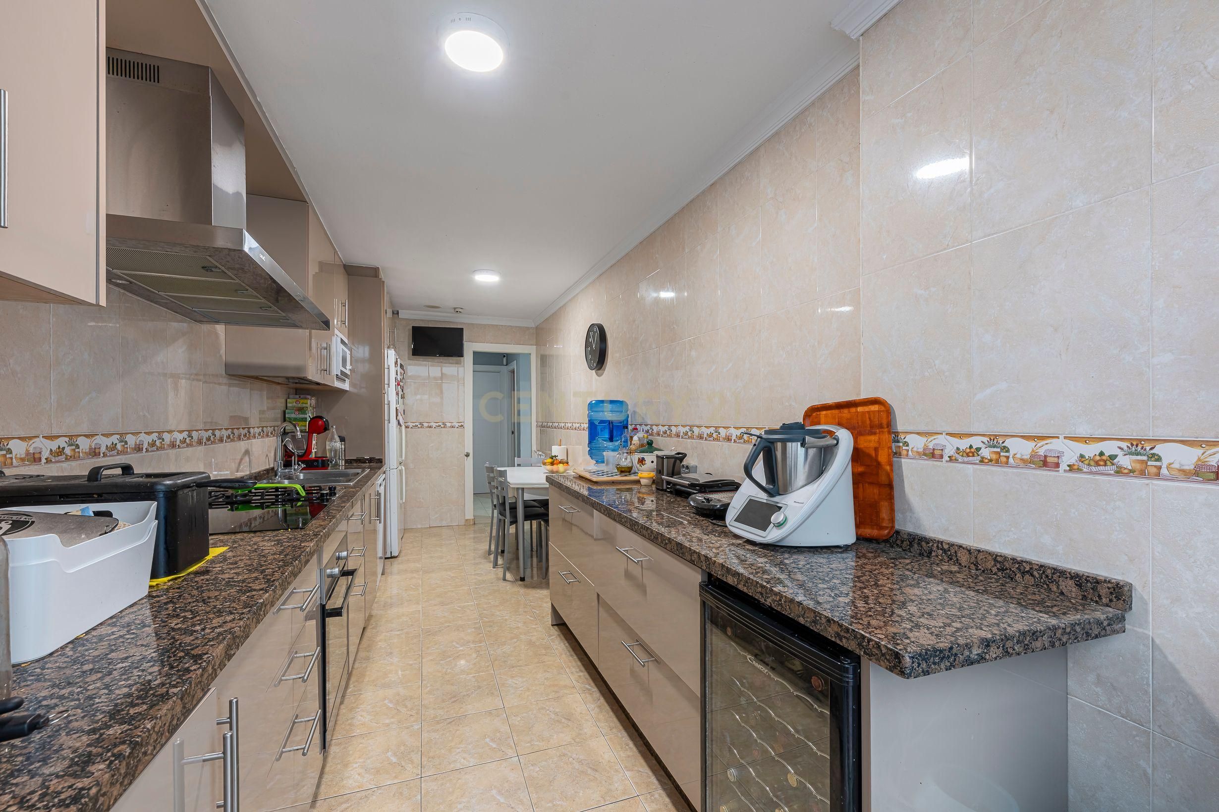 Kitchen of Planta baja for sale in Estepona  with Oven and Washing machine