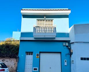 Vista exterior de Casa adosada en venda en La Victoria de Acentejo amb Moblat i Balcó