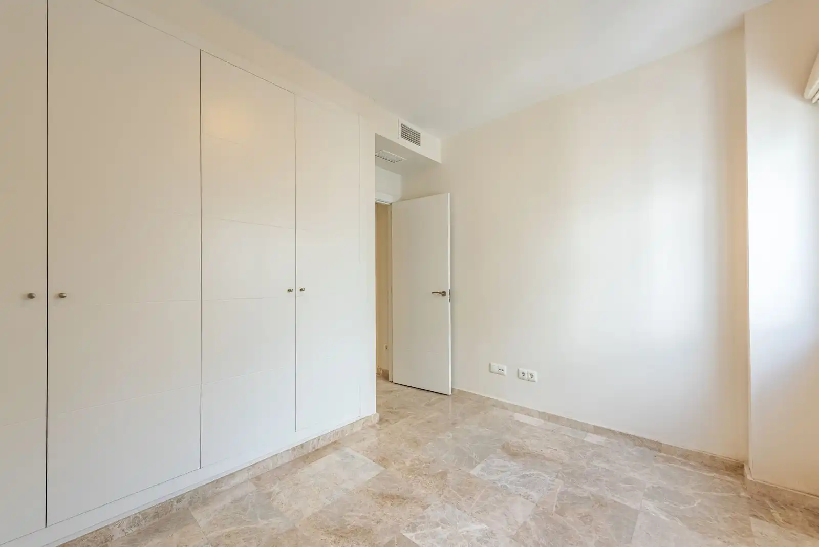 Habitación de Casa adosada en venta en Marbella con Aire acondicionado, Terraza y Internet