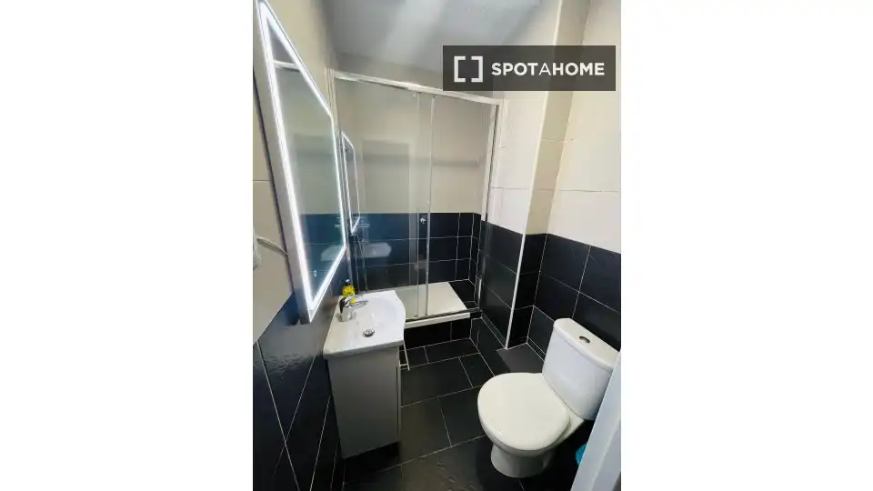 Baño de Piso de alquiler en Madrid con Aire acondicionado, Calefacción y Amueblado