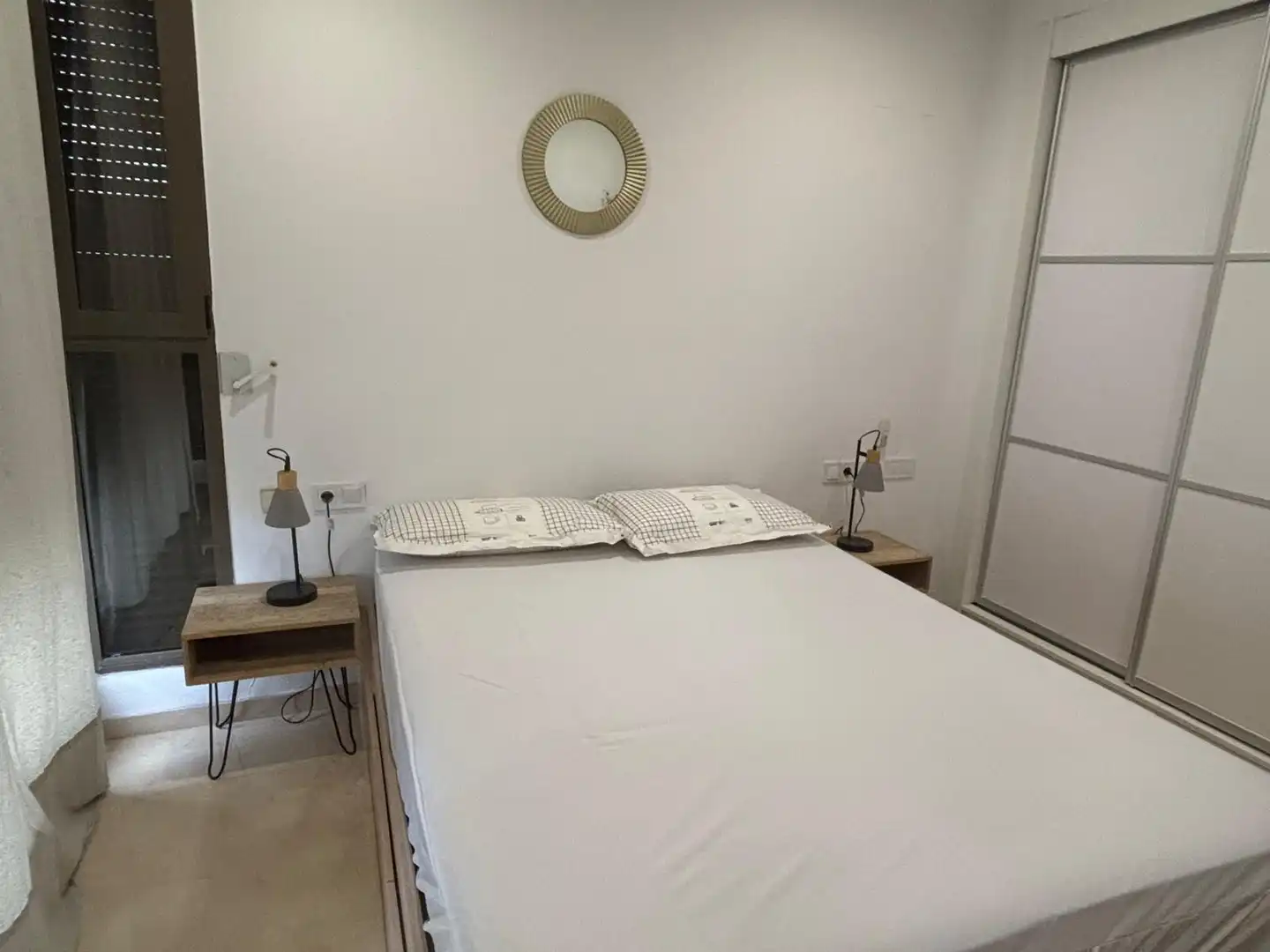 Schlafzimmer von Wohnung zur Miete in Valencia mit Klimaanlage, Heizung und Privatgarten
