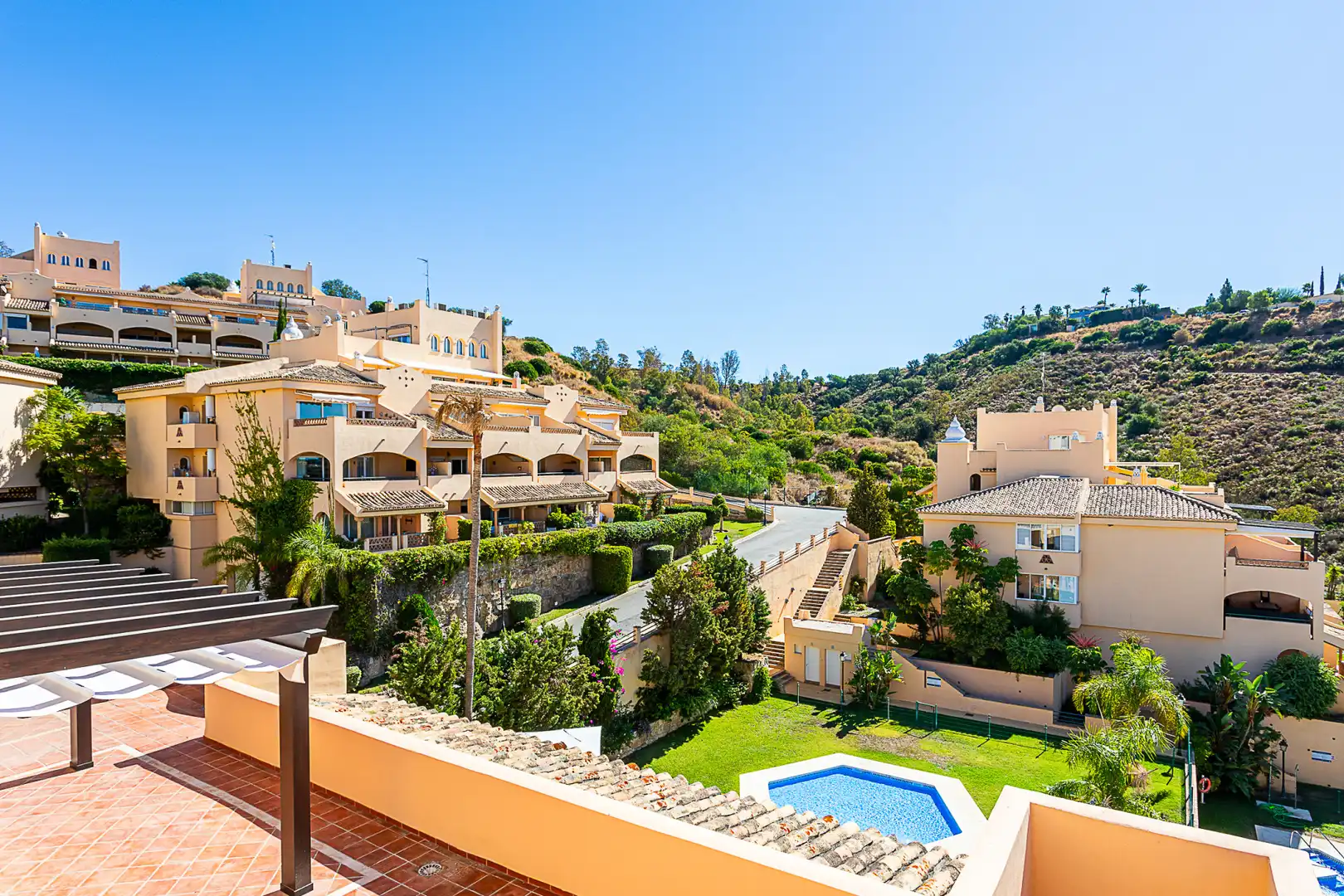 Vista exterior de Ático en venta en Marbella con Aire acondicionado, Terraza y Trastero
