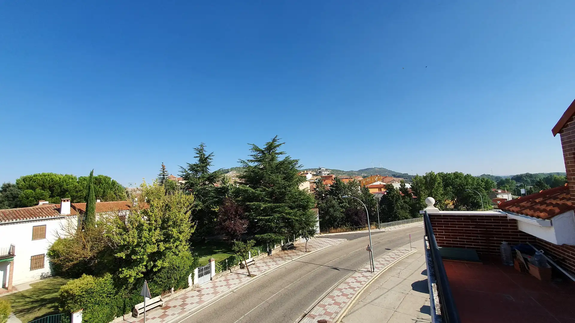 Vista exterior de Casa adosada en venda en Dueñas amb Calefacció, Parquet i Terrassa