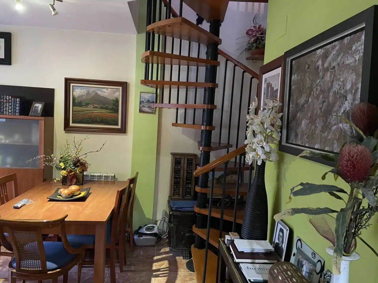Comedor de Piso en venta en Olot con Calefacción, Terraza y Balcón