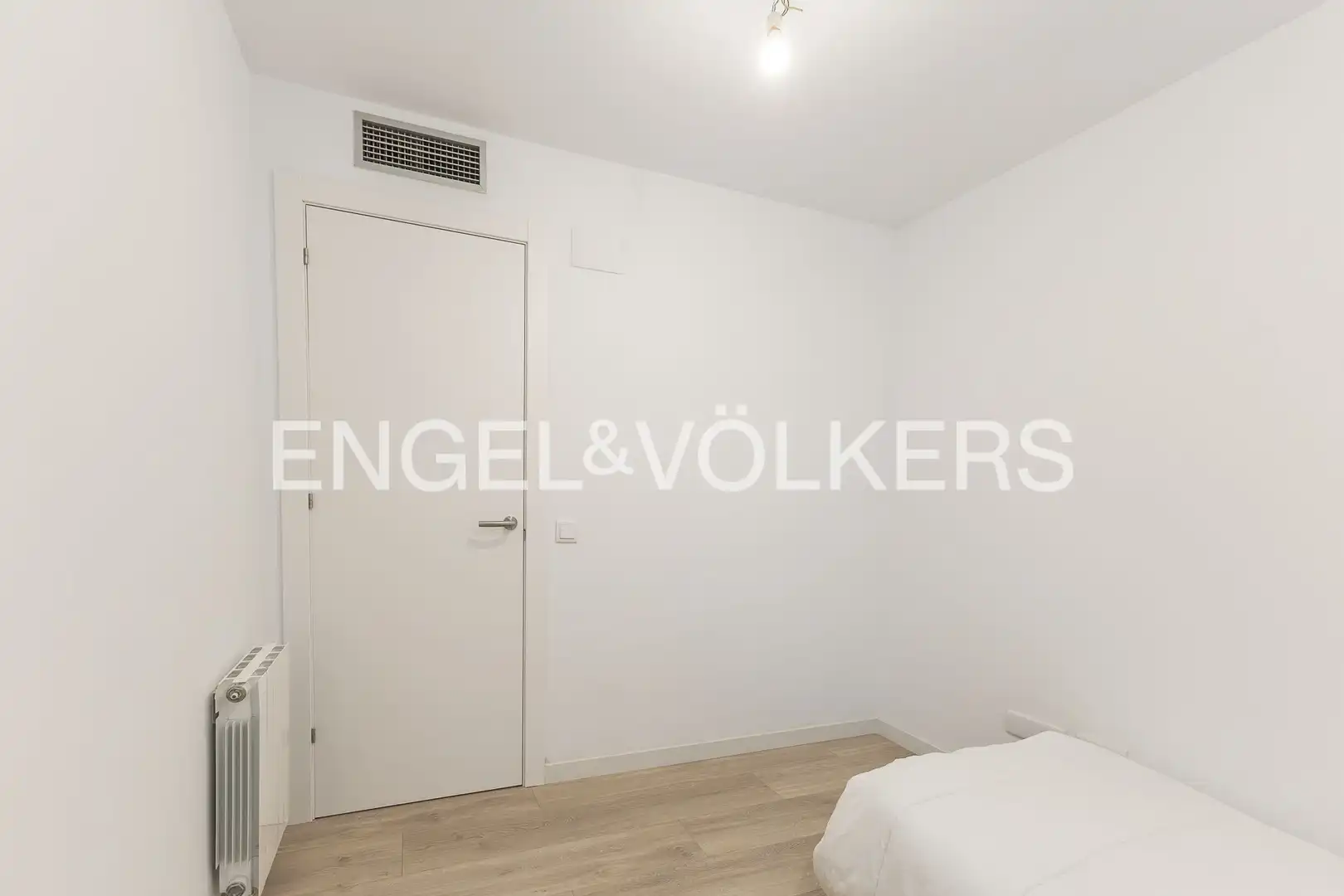 Habitación de Dúplex en venta en Barcelona con Aire acondicionado, Calefacción y Jardín privado