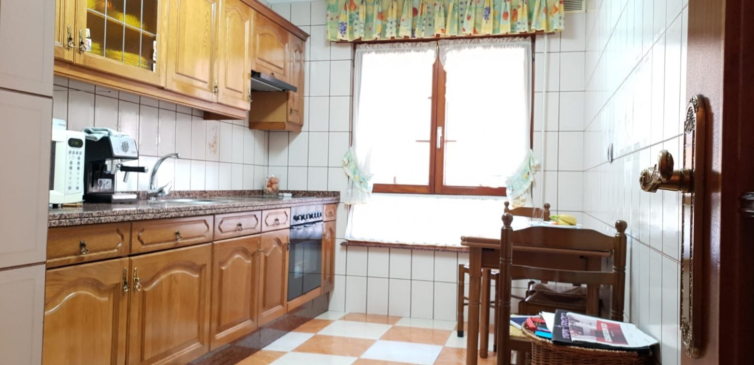 Cocina de Piso en venta en Avilés con Calefacción, Parquet y Terraza