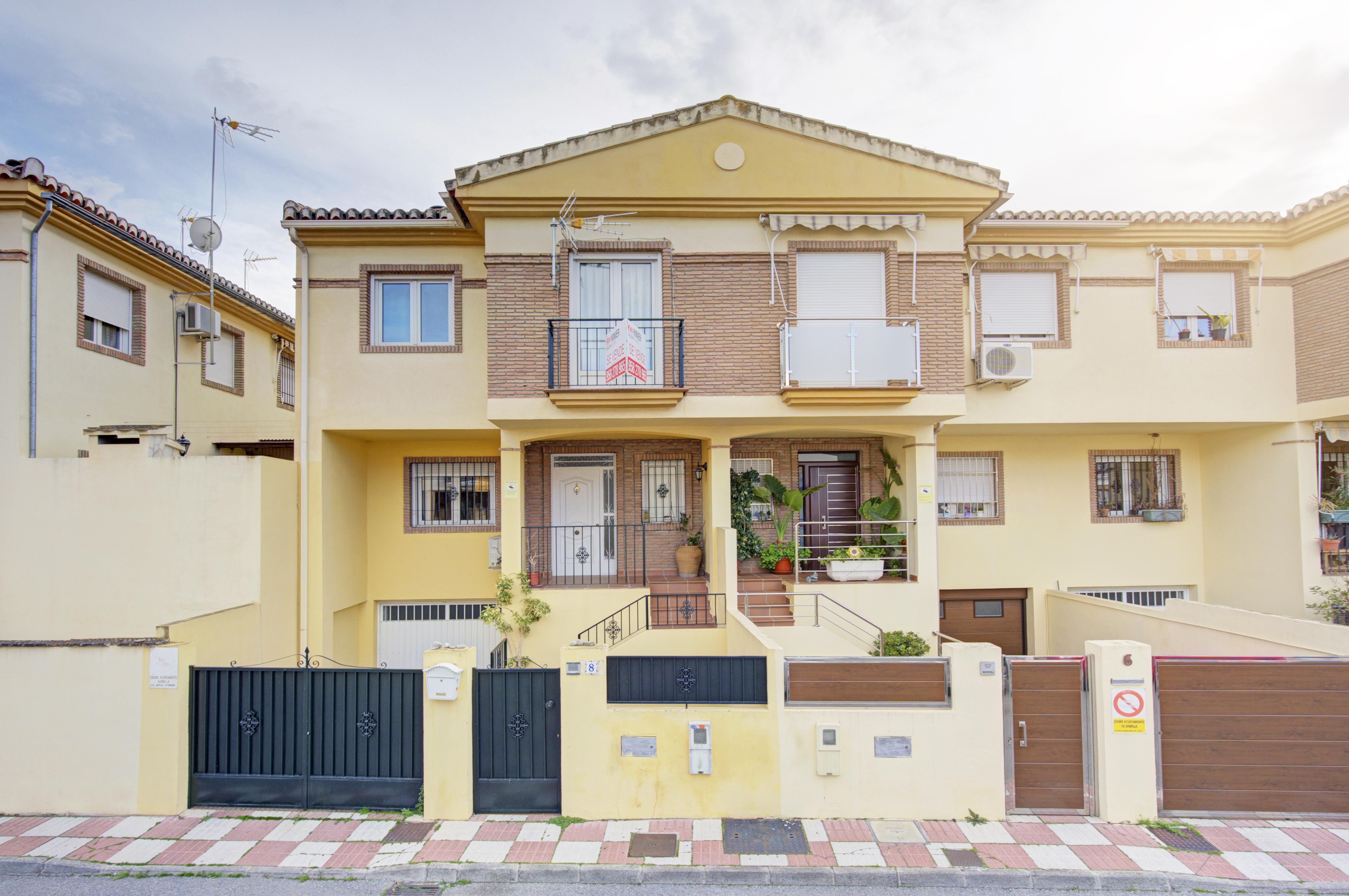 Vista exterior de Casa adosada en venda en Armilla amb Aire condicionat, Jardí privat i Terrassa