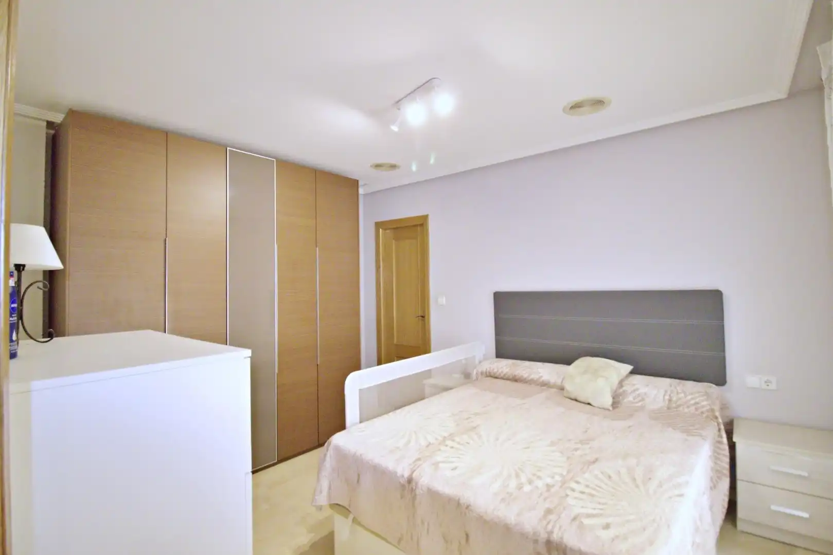 Bedroom of Flat for sale in Elche / Elx  with Air Conditioner and Alarm