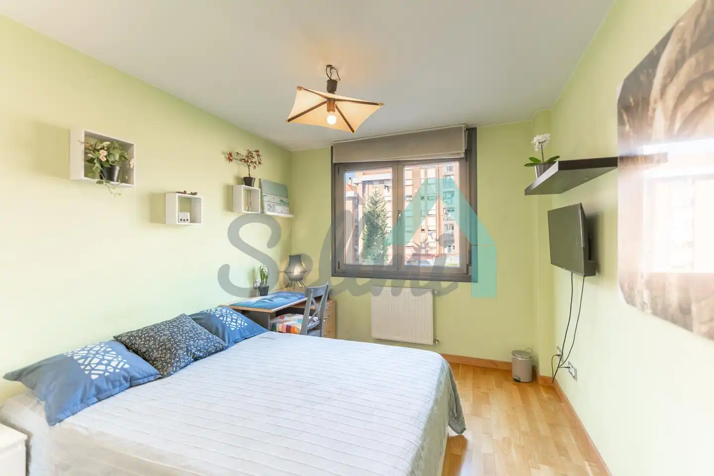 Bedroom of Flat for share in HUCA - La Cadellada
