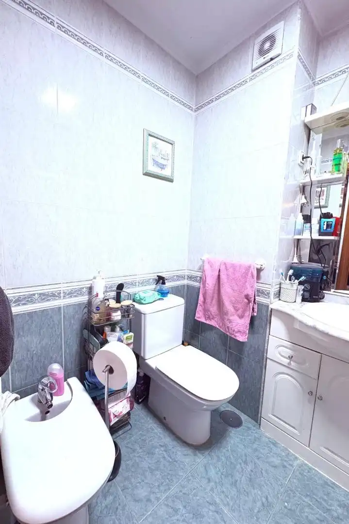 Bathroom of Flat for sale in Fuenlabrada  with Air Conditioner and Heating