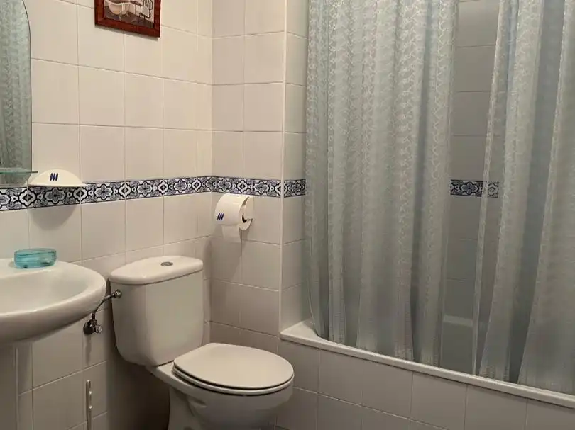 Bany de Pis en venda en Utrera amb Terrassa i Balcó