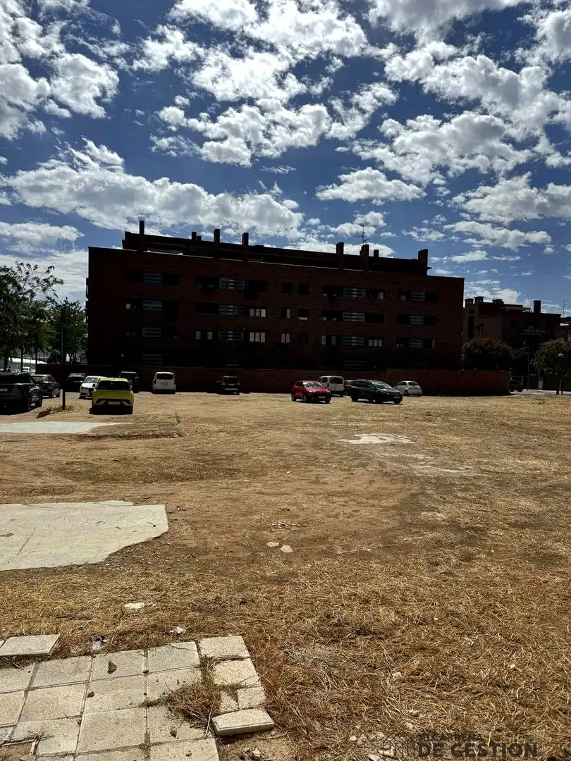 Lands and plots for sale in Calle Antonio Gala
