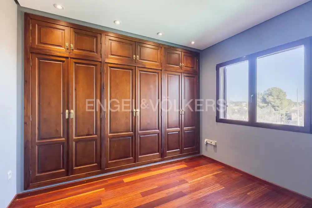 Bedroom of Houses for sale in La Pobla de Vallbona  with Air Conditioner, Heating and Private garden
