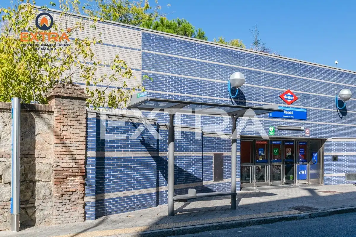 Exterior view of Garage for sale in Madrid