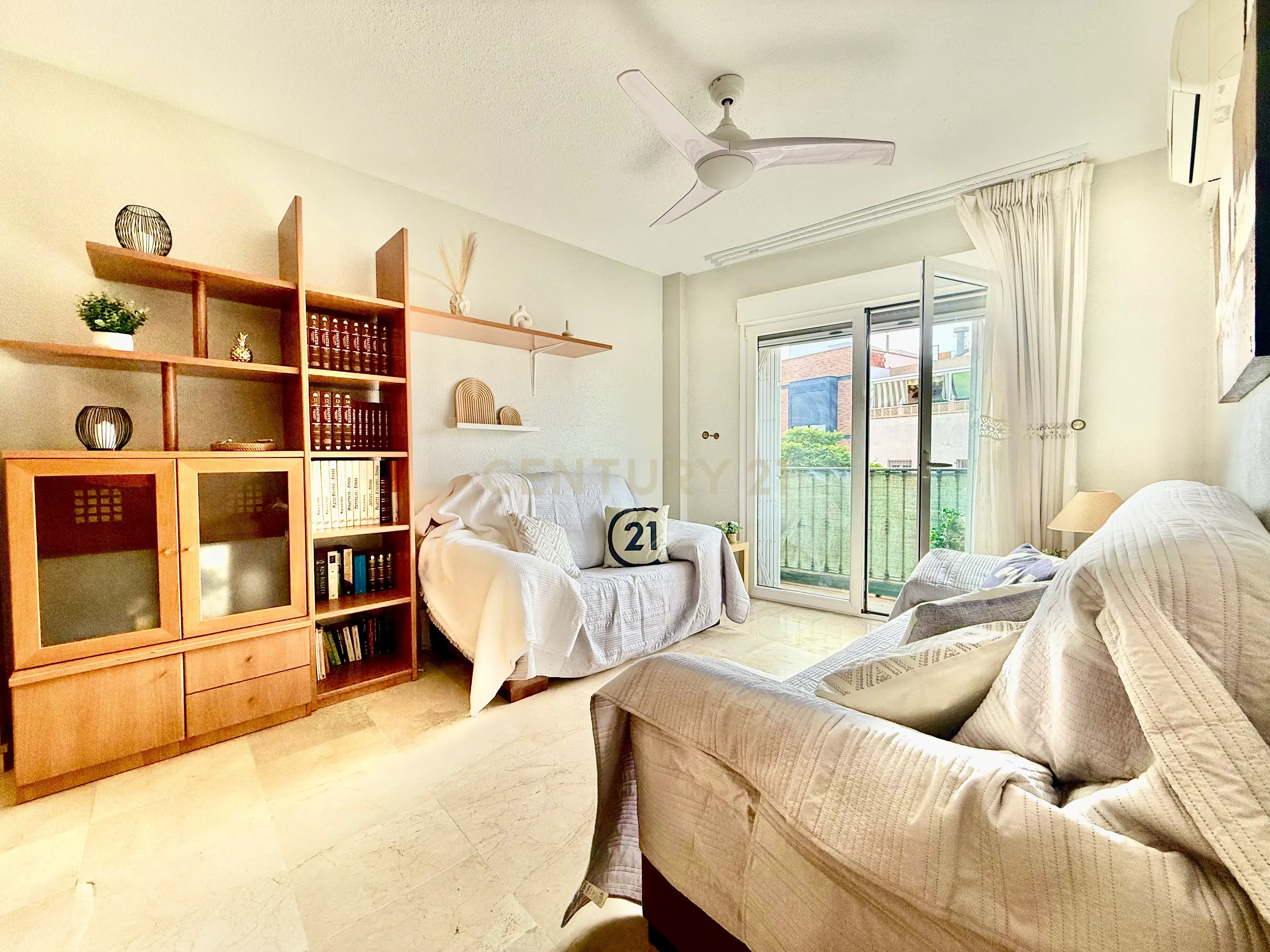 Sala d'estar de Apartament en venda en  Almería Capital amb Aire condicionat