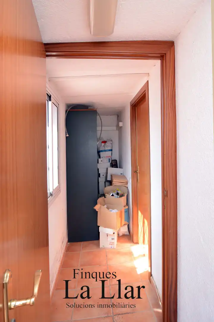 Commercial properties for sale in d'Ernest Lluch, Torrent Ballester