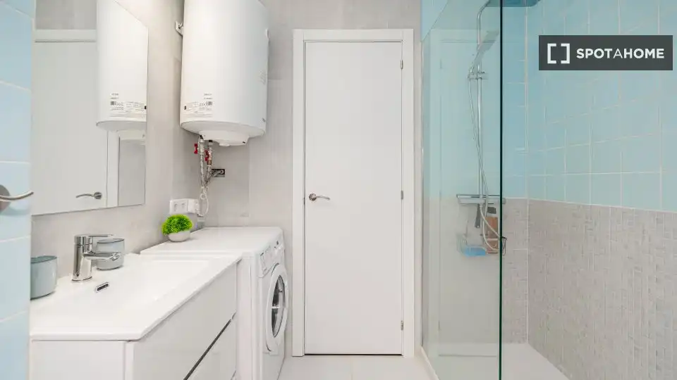 Baño de Piso de alquiler en Madrid con Aire acondicionado, Calefacción y Amueblado
