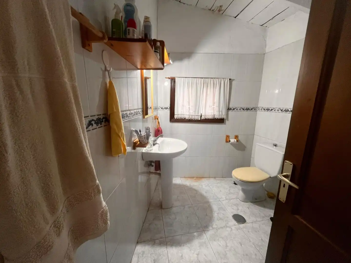 Bathroom of Houses for sale in Yaiza