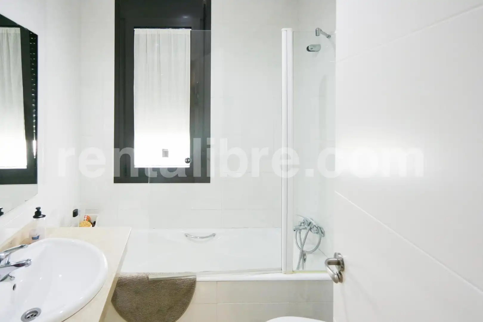 Bathroom of Flat for sale in Jerez de la Frontera  with Air Conditioner, Private garden and Parquet flooring