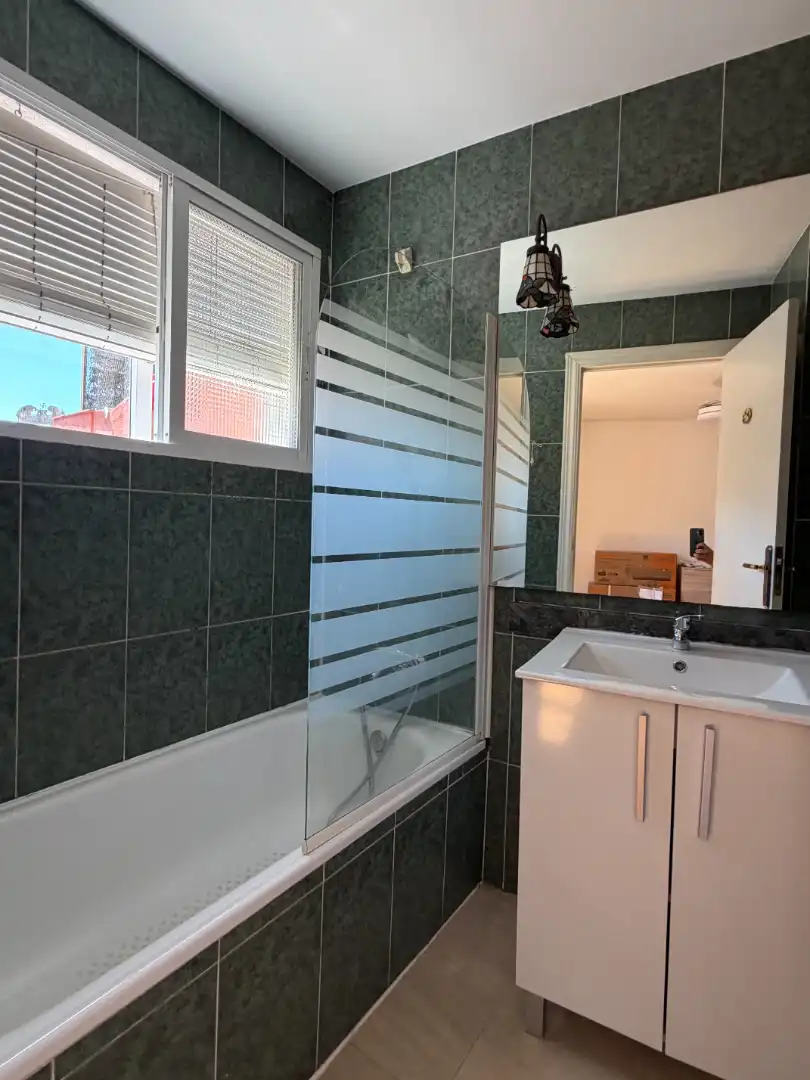Bathroom of Attic for rent in Plasencia  with Air Conditioner, Furnished and Washing machine