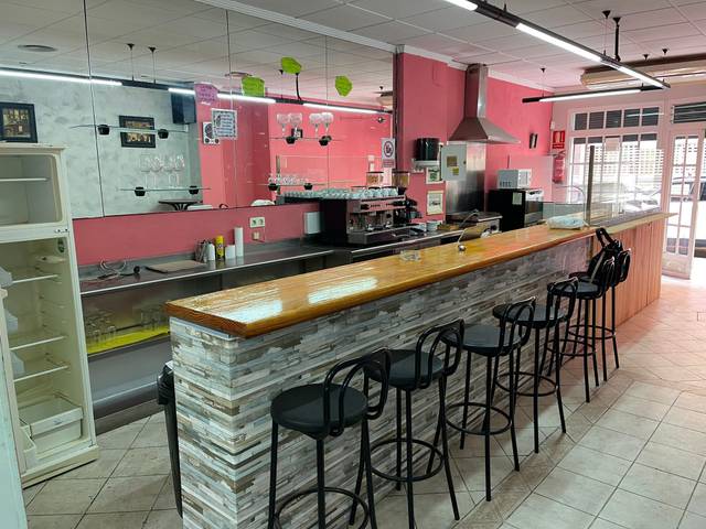 Local comercial en Venta en Carrer de les Useres en Estación - Universidad