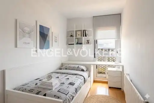 Habitación de Piso en venta en Madrid con Calefacción, Trastero y Piscina