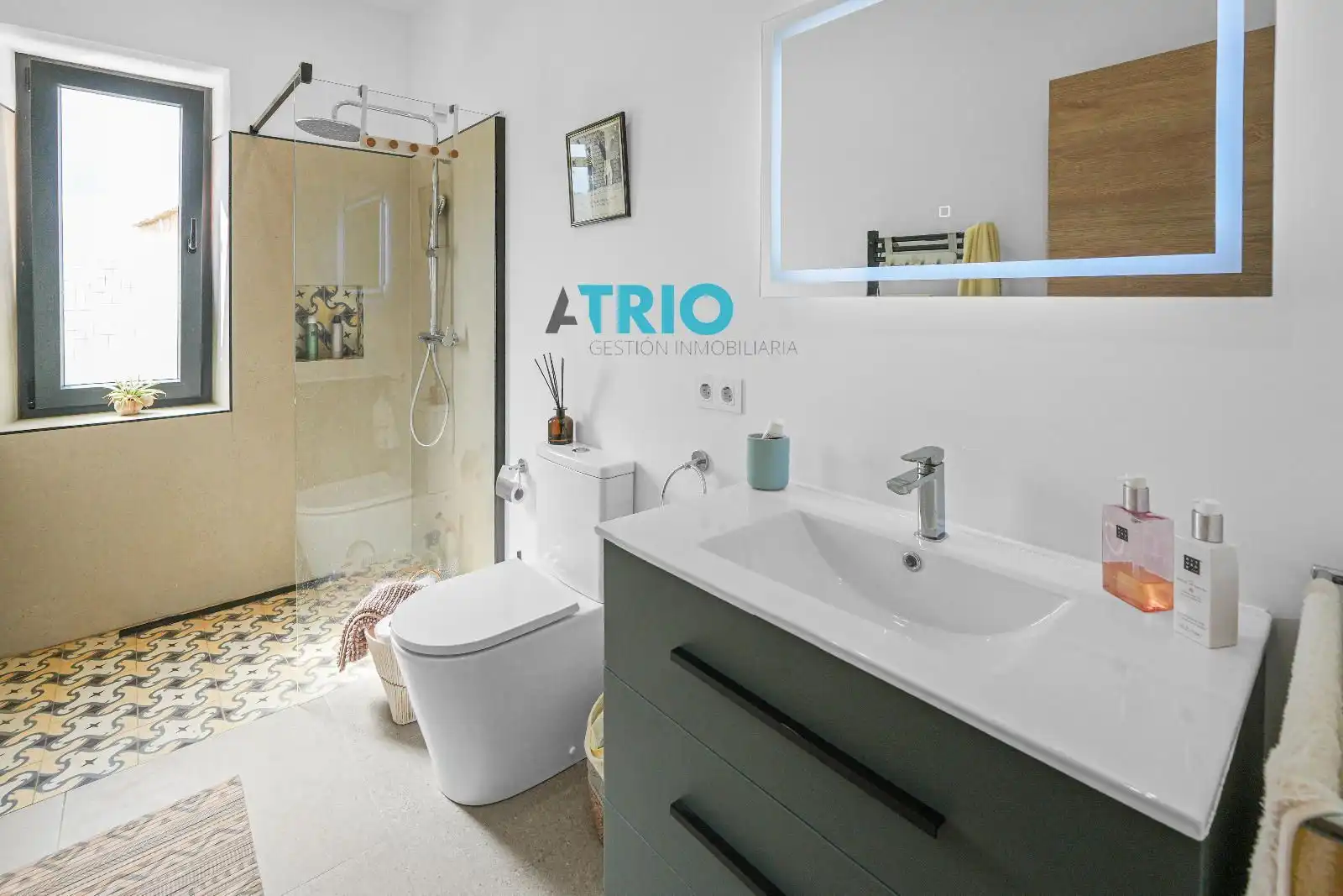 Bathroom of Houses for sale in Sant Joan  with Air Conditioner, Heating and Terrace