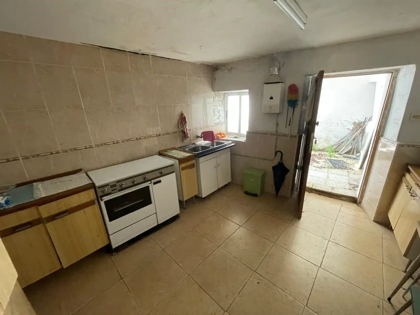 Cuina de Casa o xalet en venda en Hinojal amb Traster i Balcó