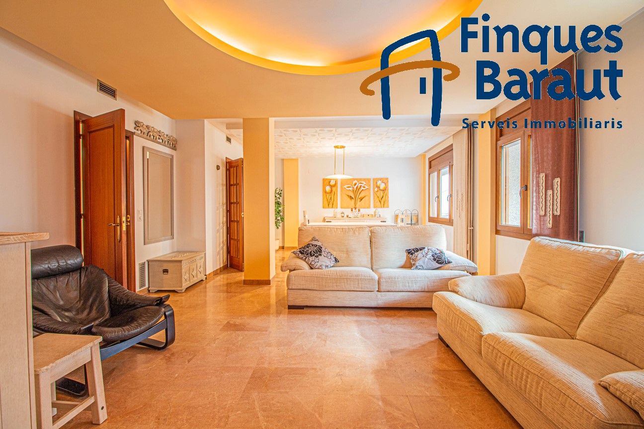 Sala d'estar de Pis en venda en Figueres amb Aire condicionat, Calefacció i Balcó