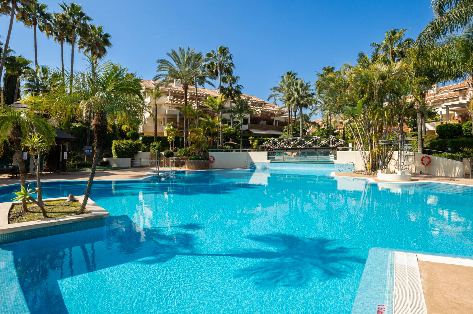 Exterior view of Flat for sale in Marbella  with Air Conditioner, Heating and Terrace