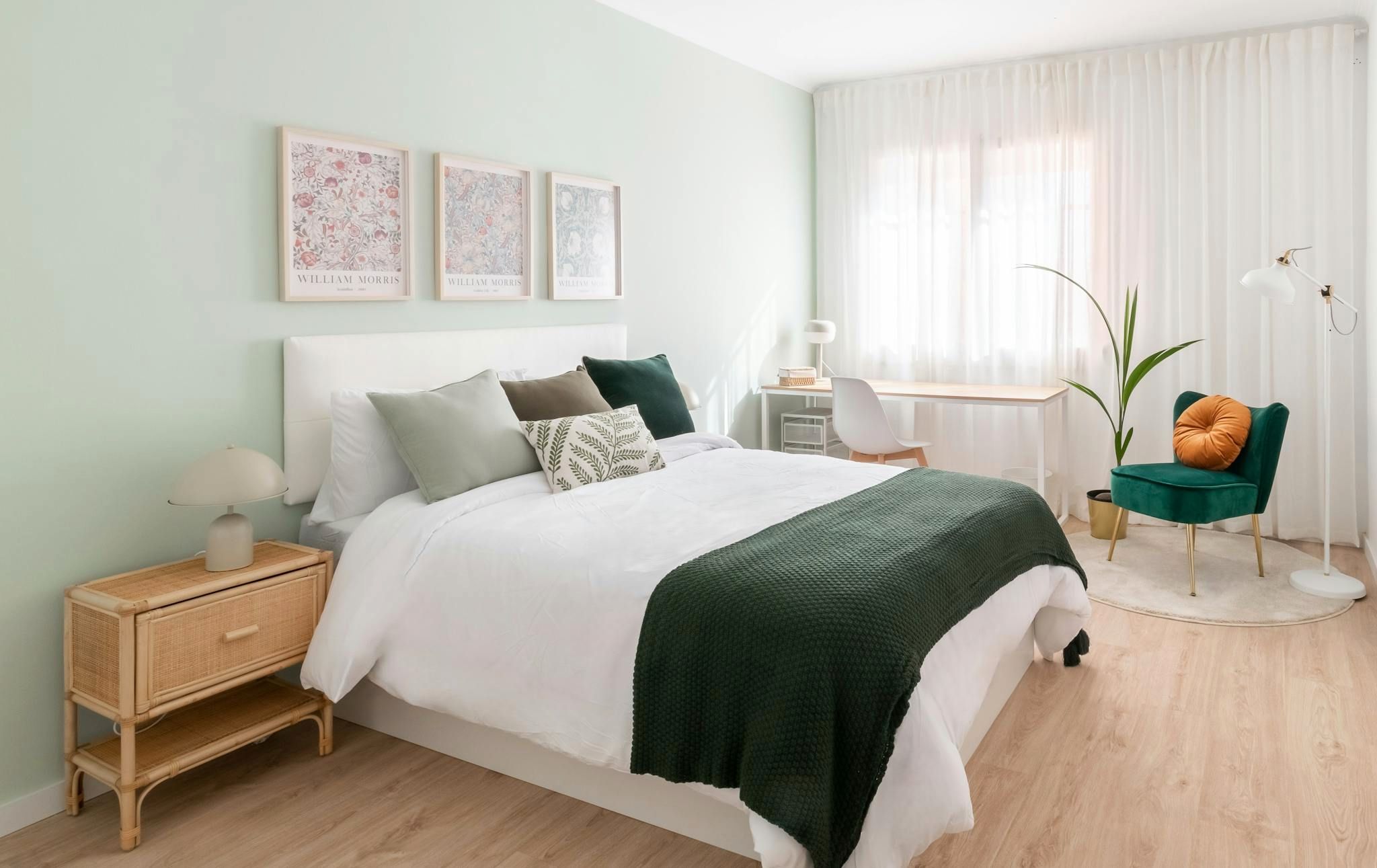 Bedroom of Flat to share in L'Hospitalet de Llobregat  with Washing machine