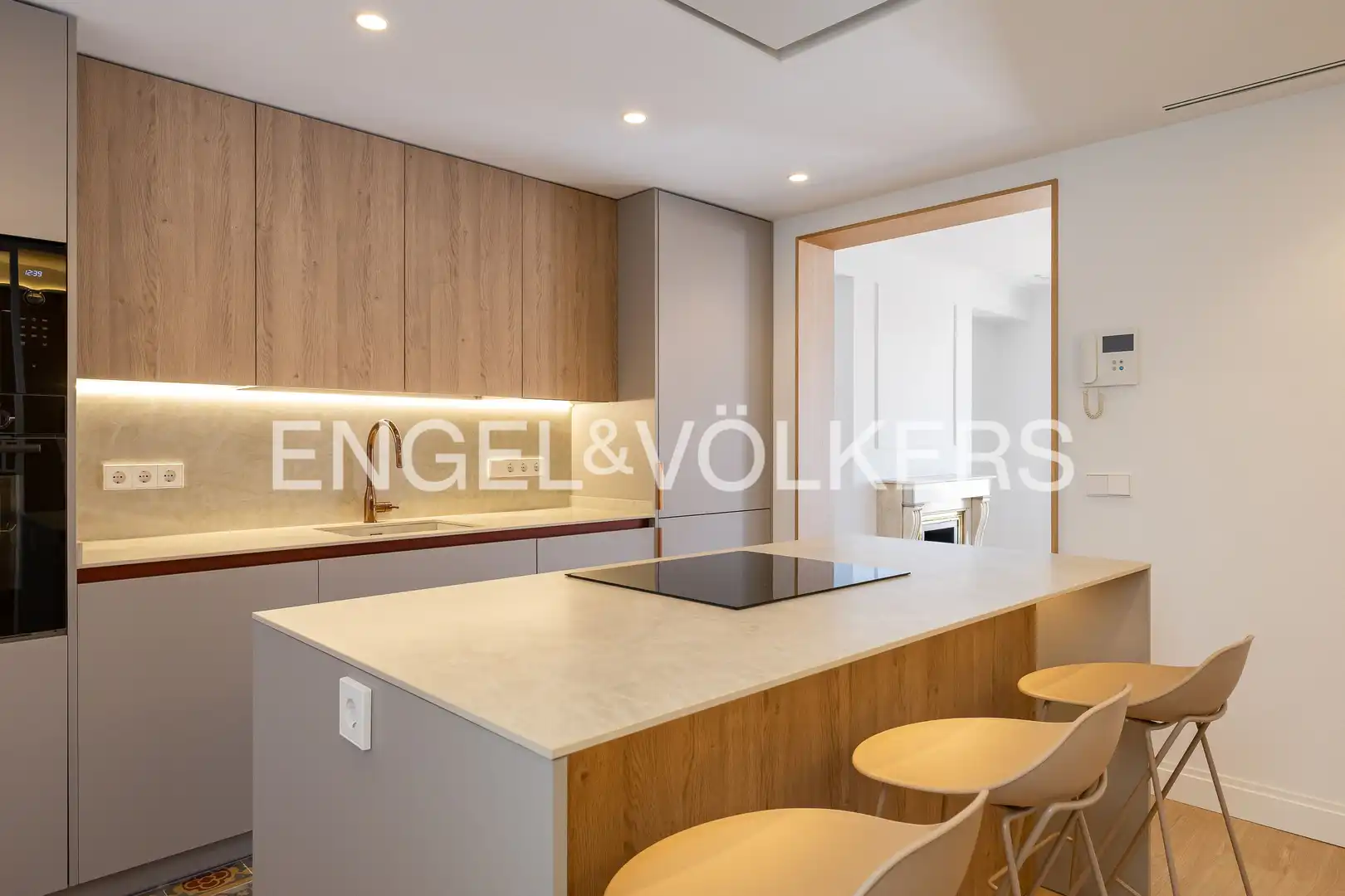 Kitchen of Flat for sale in Madrid  with Air Conditioner, Heating and Storage room