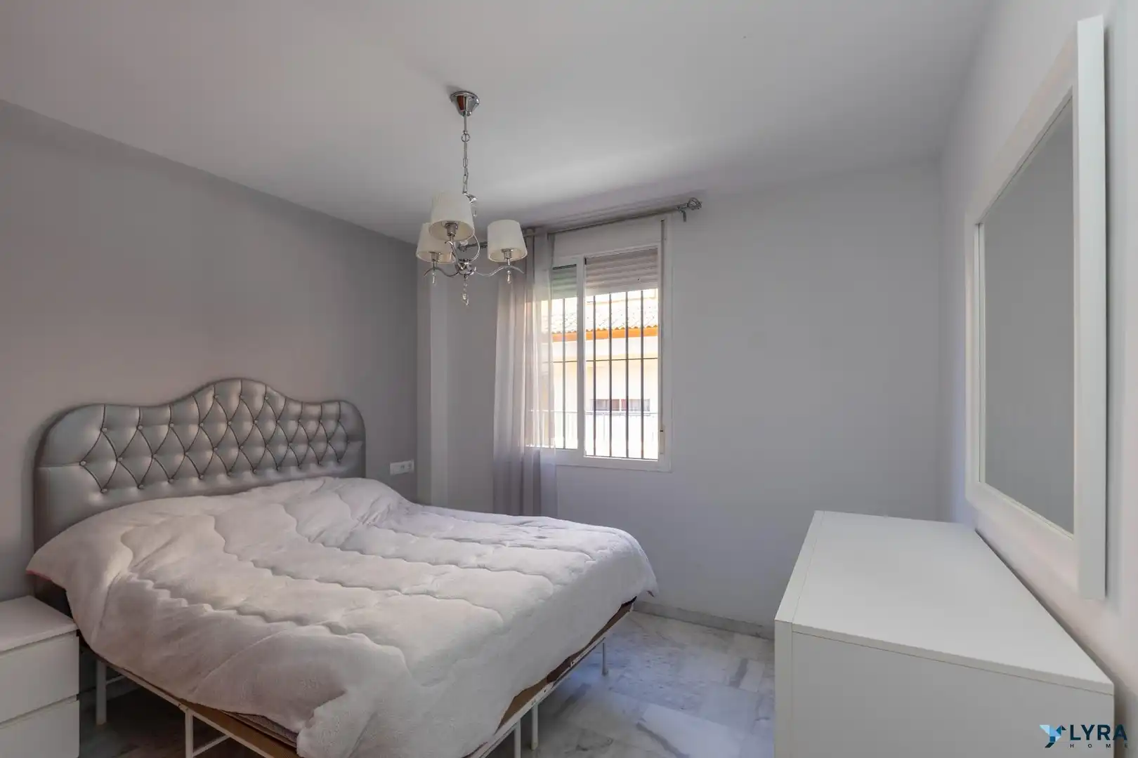 Habitación de Dúplex en venta en Pilas con Terraza
