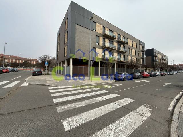 Garaje en Alquiler en Calle Henry Collet en La Platina- Hospital - Campus