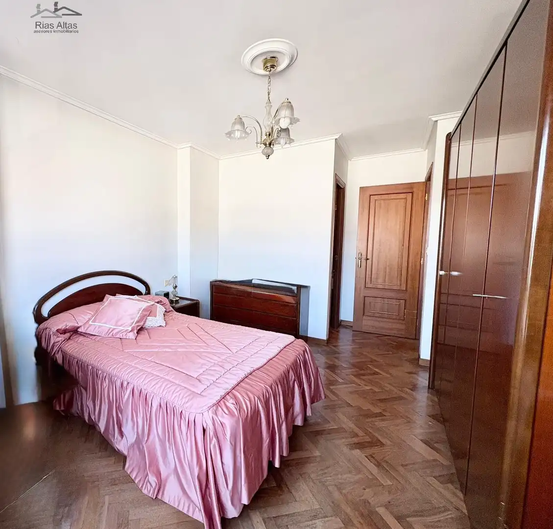 Habitación de Piso en venta en Cambre  con Calefacción, Parquet y Trastero