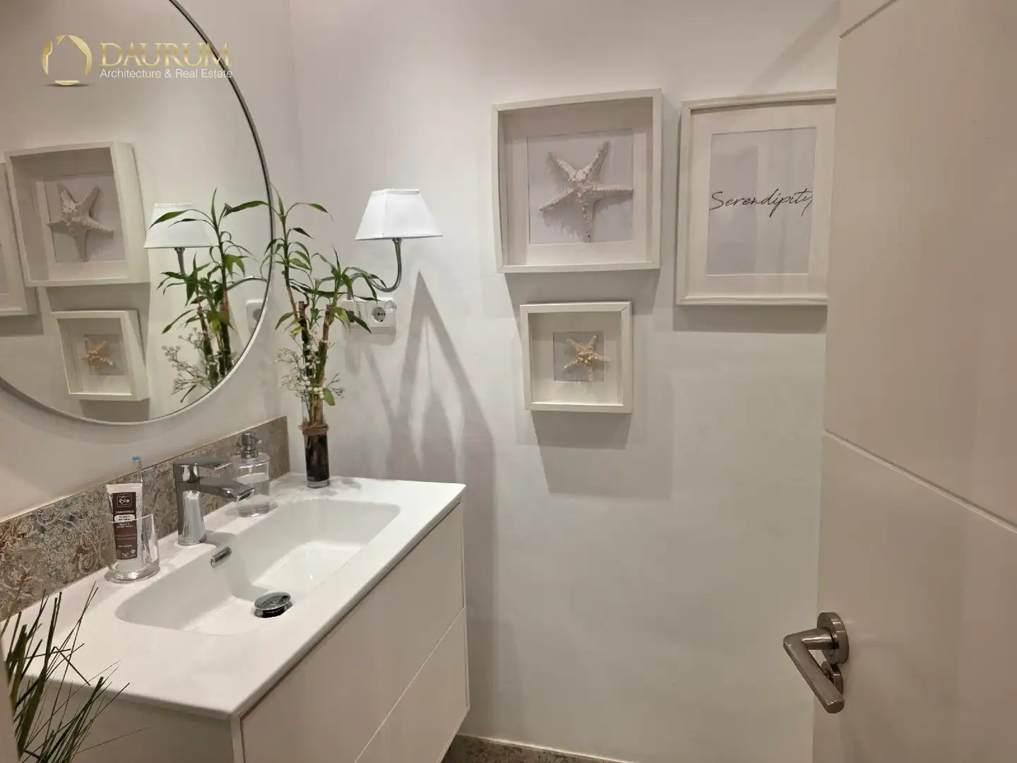 Bathroom of Flat for sale in Sevilla  with Air Conditioner, Heating and Terrace