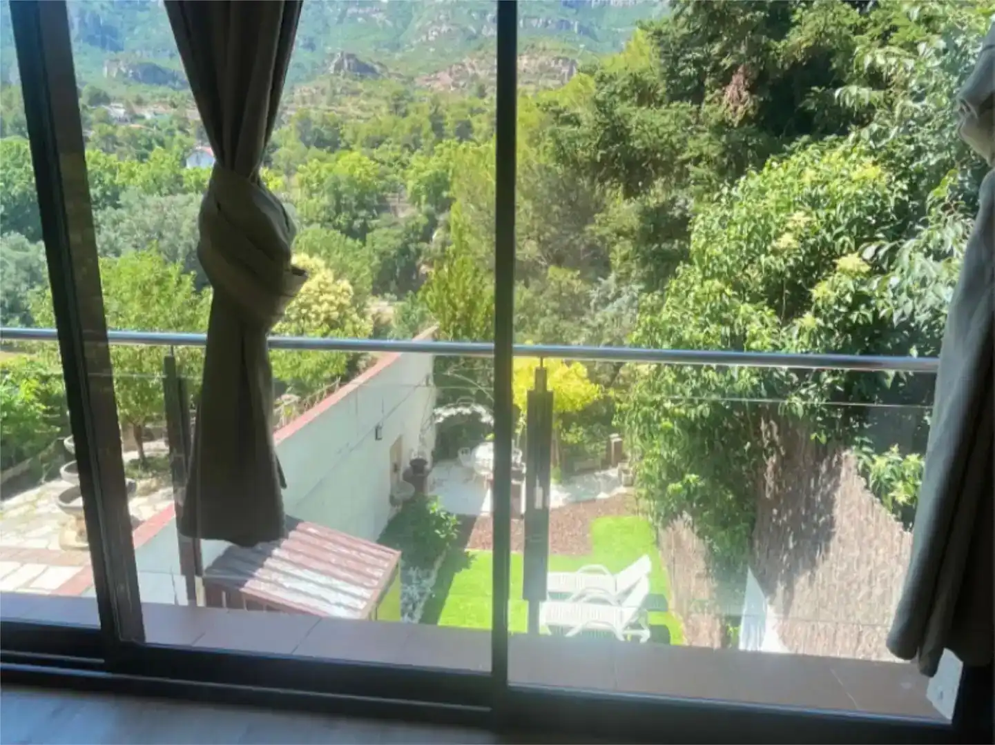 Vista exterior de Pis en venda en Monistrol de Montserrat amb Aire condicionat, Jardí privat i Moblat