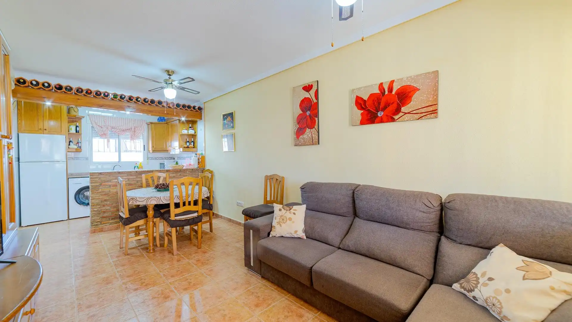 Sala d'estar de Casa o xalet en venda en Orihuela amb Jardí privat, Terrassa i Piscina