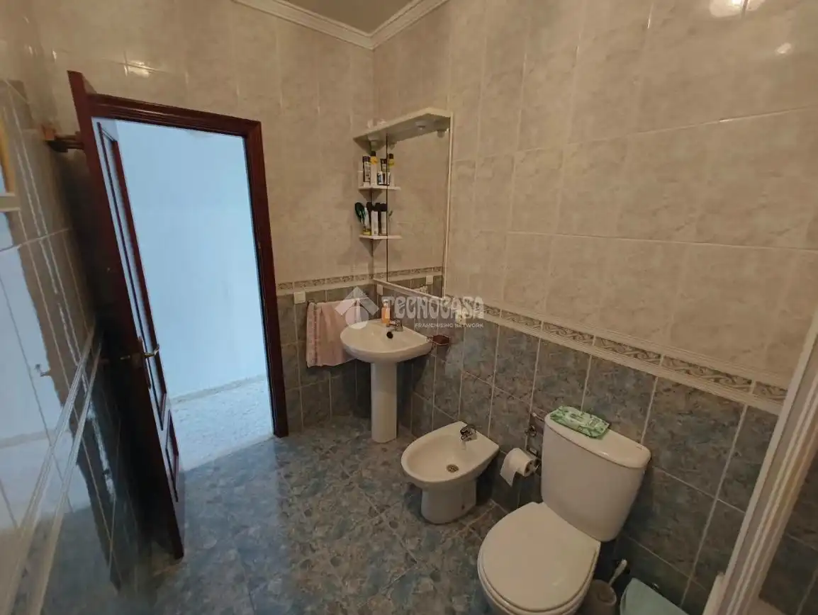 Bathroom of Detached homes for rent in Trigueros  with Balcony
