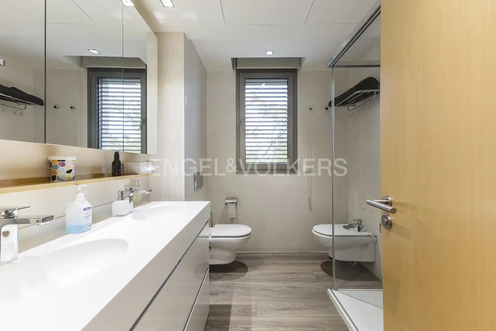 Bany de Pis en venda en Barcelona amb Calefacció, Parquet i Terrassa