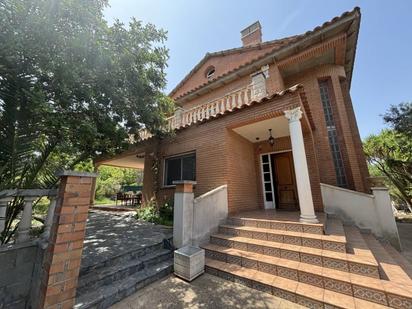 Vista exterior de Casa o xalet en venda en Cubelles amb Jardí privat i Terrassa