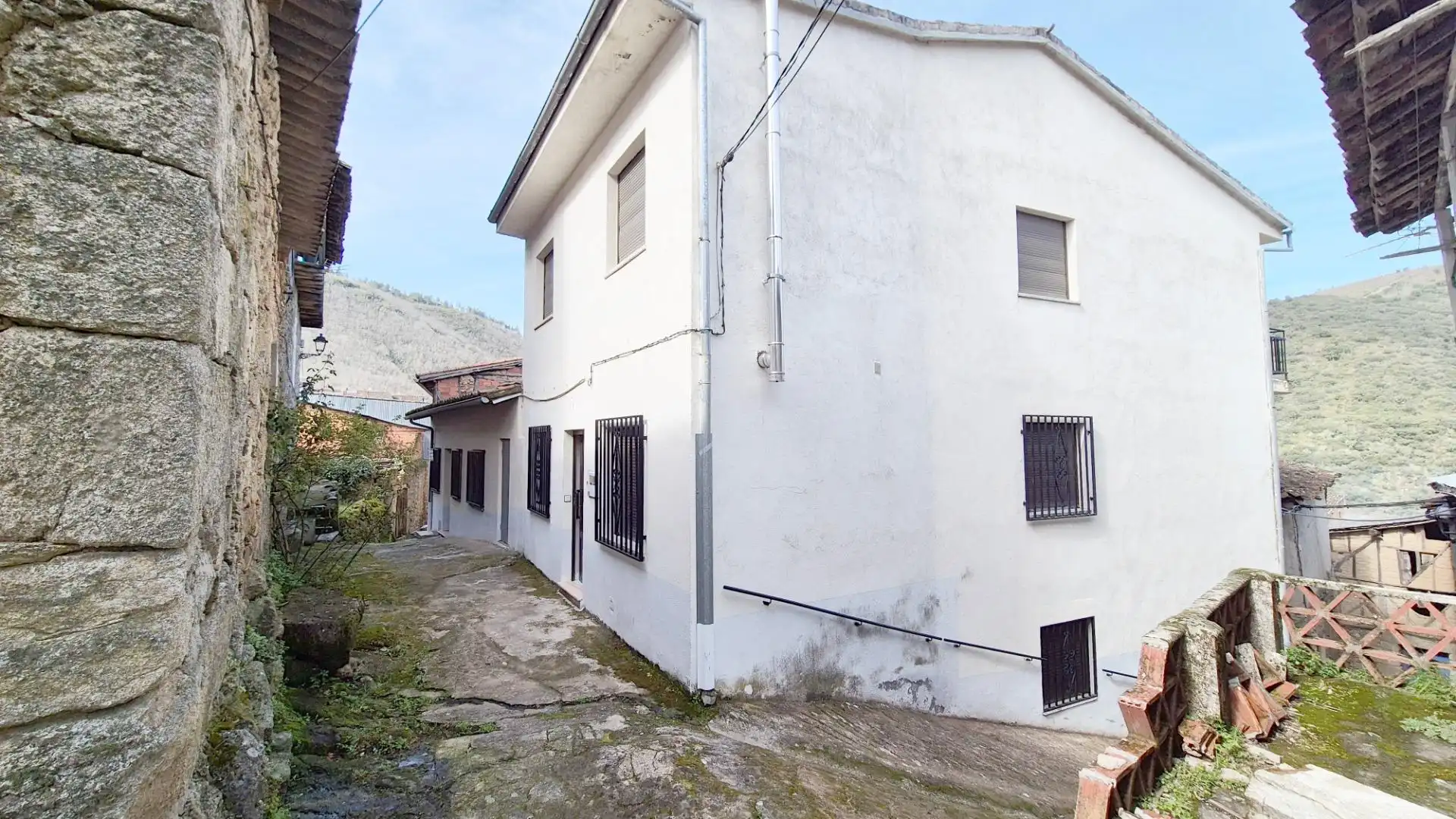 Vista exterior de Casa o chalet en venta en San Esteban de la Sierra con Amueblado