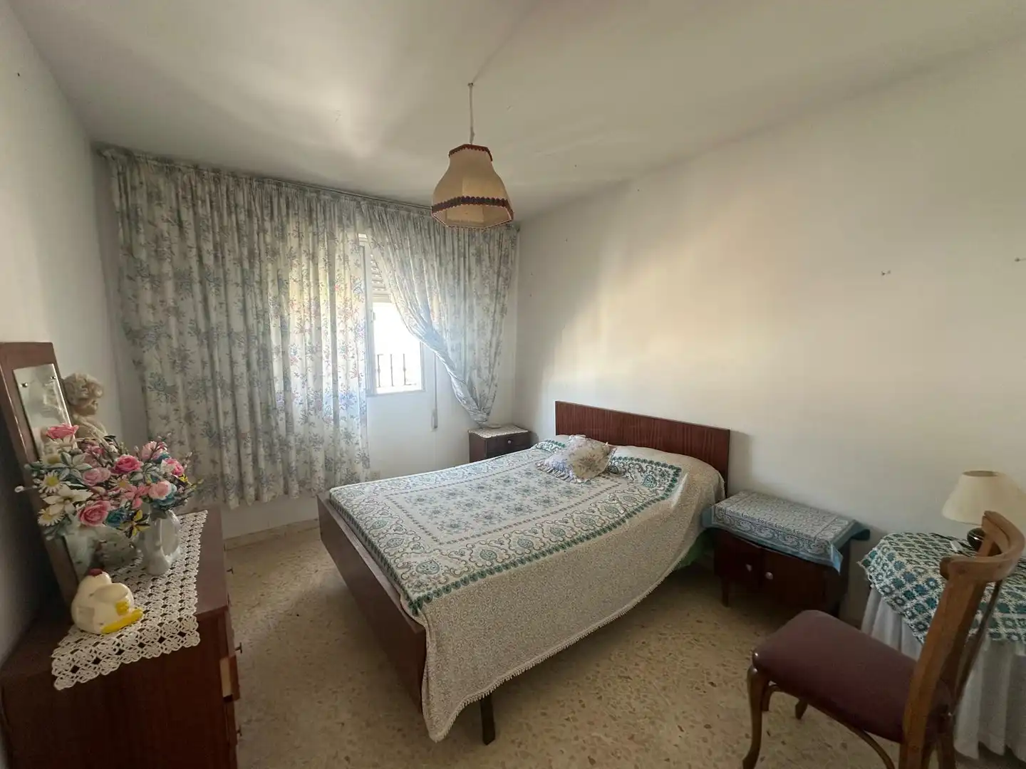 Dormitori de Casa o xalet en venda en Sanlúcar la Mayor amb Aire condicionat i Traster