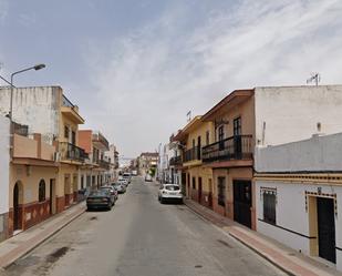 Vista exterior de Casa adosada en venda en Dos Hermanas amb Terrassa