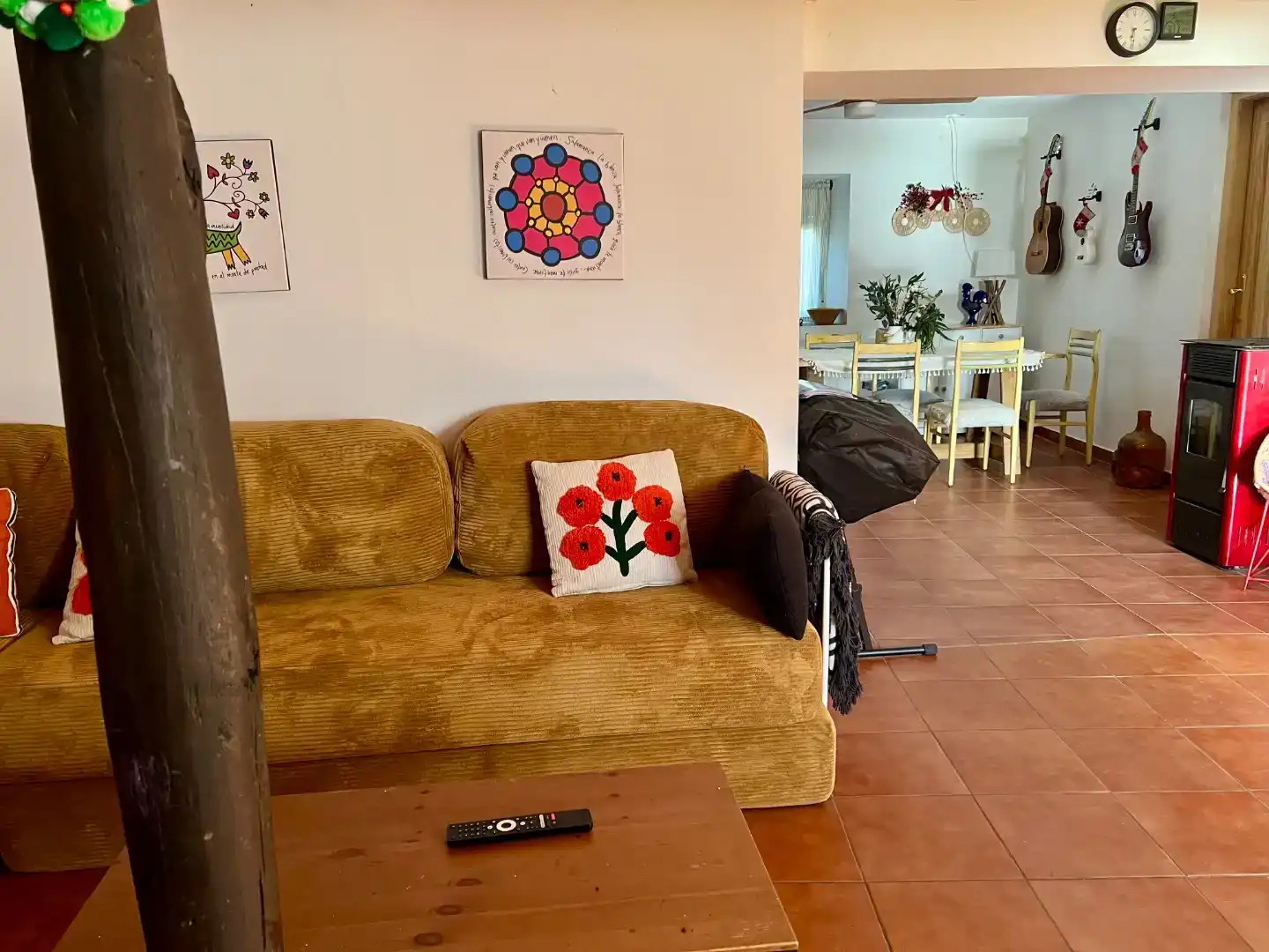Sala d'estar de Casa o xalet en venda en Frades de la Sierra amb Piscina