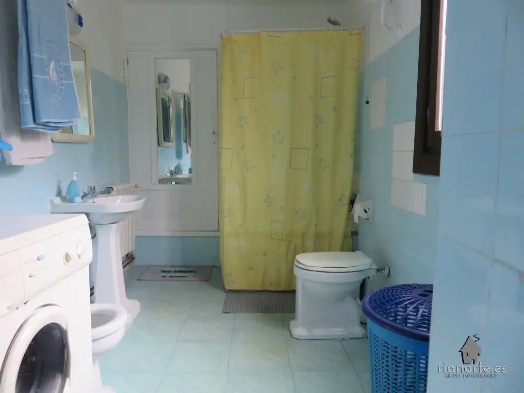 Baño de Casa o chalet en venta en Ribadesella con Calefacción, Jardín privado y Amueblado