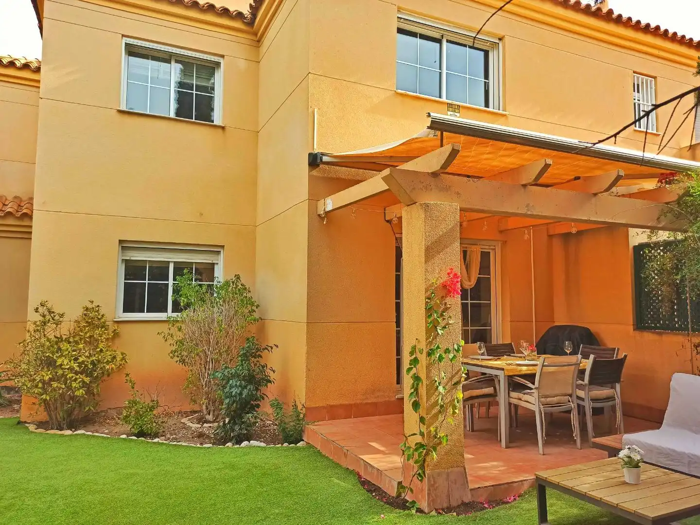 Terrasse von Einfamilien-Reihenhaus zum Verkauf in Vícar mit Klimaanlage und Terrasse