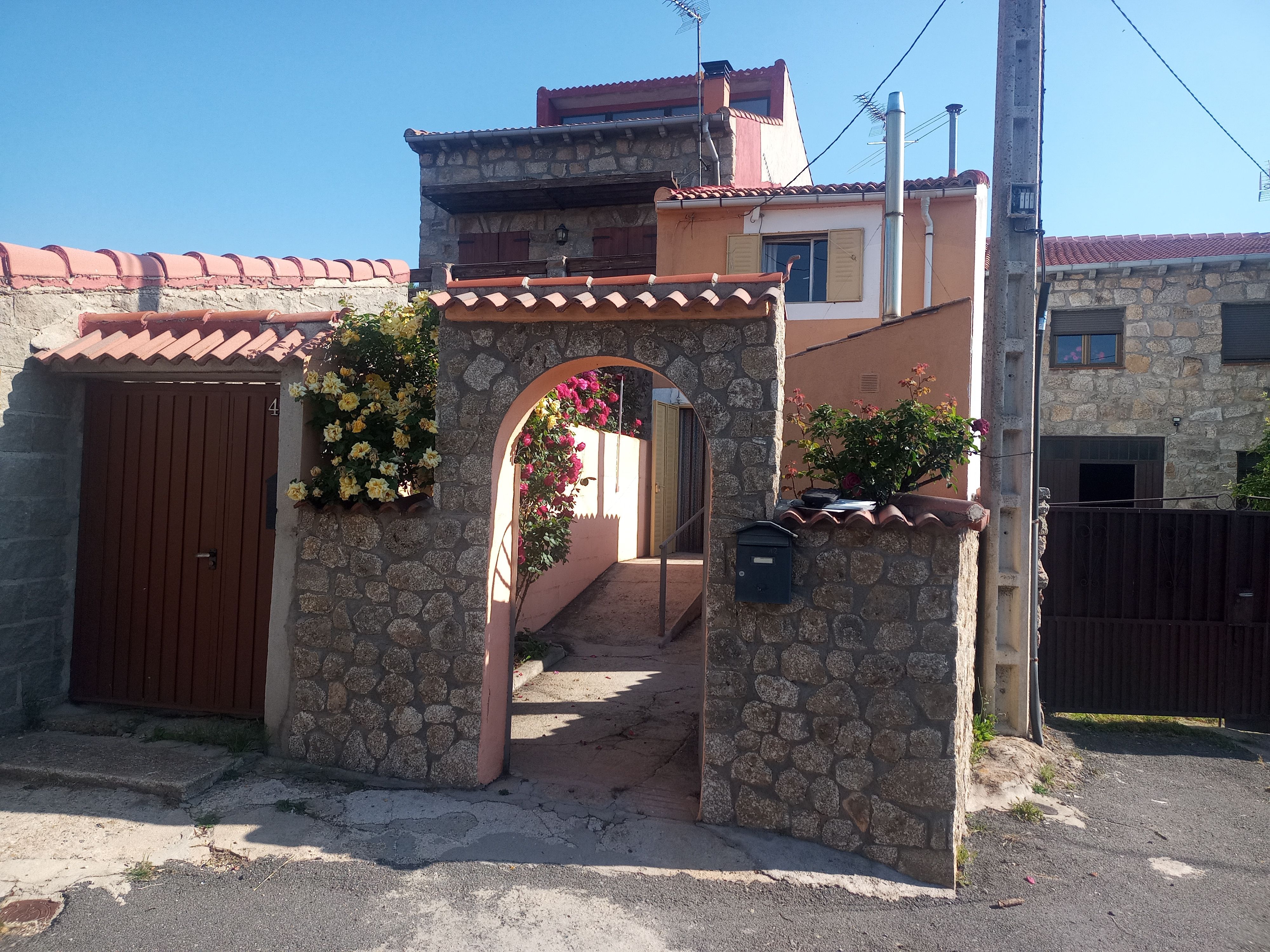 Vista exterior de Casa adosada en venda en Cepeda la Mora amb Calefacció