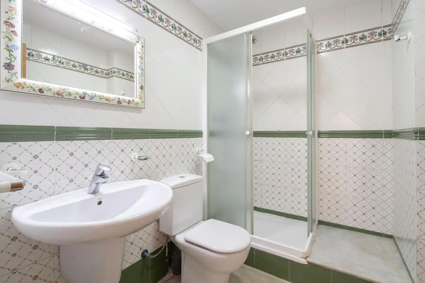 Badezimmer von Maisonette zum Verkauf in Santa Coloma de Gramenet